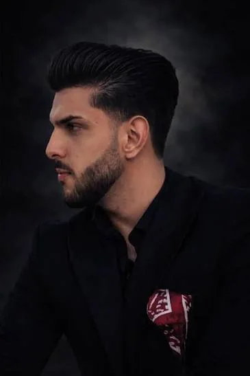 Albert Gugulan photographed in profile.